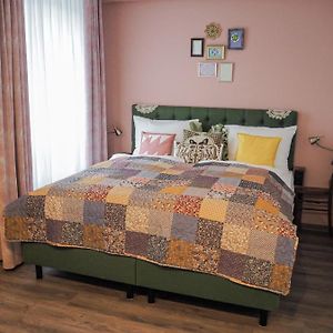 Standard Zimmer mit Kingsize-Bett